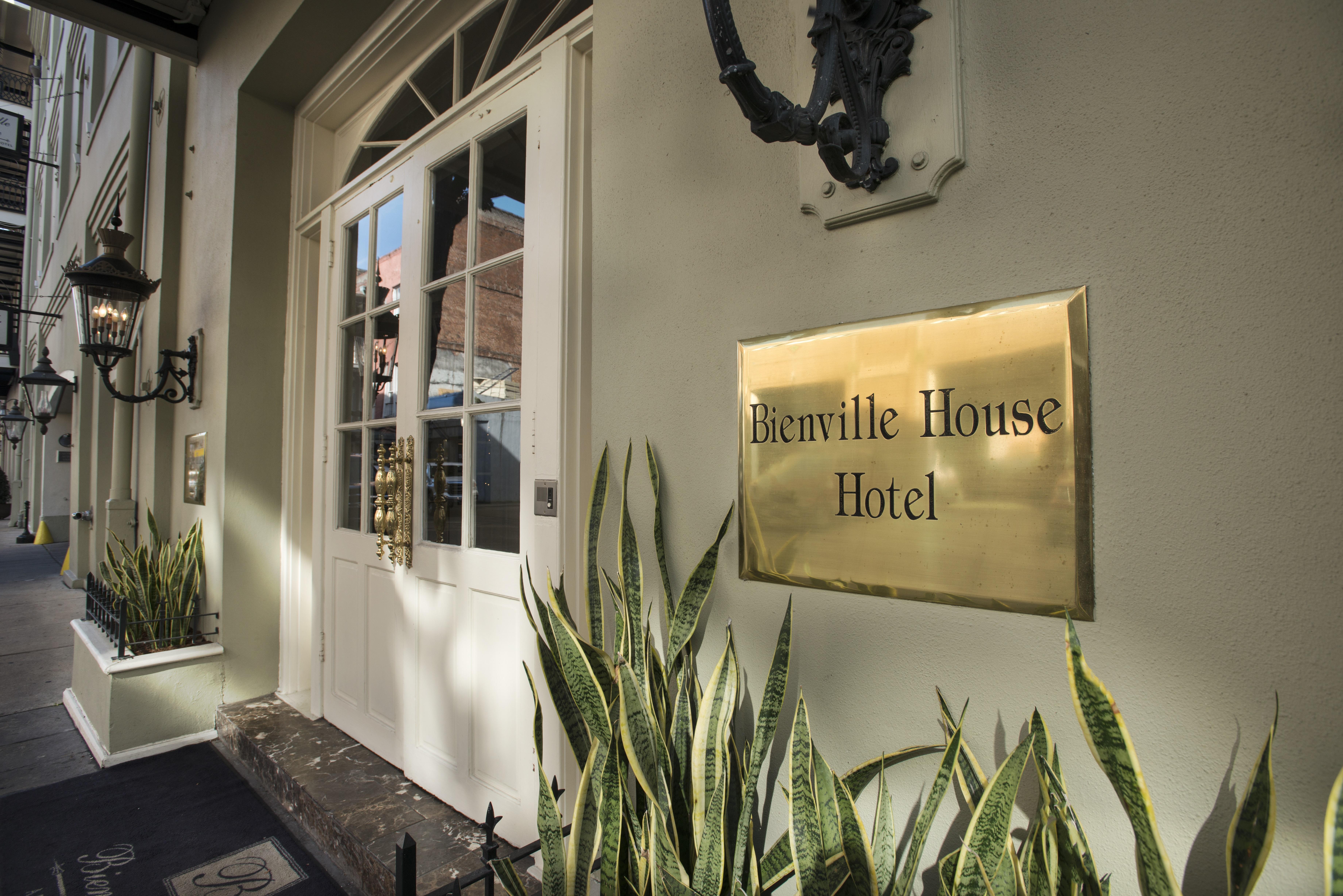 Bienville House Hotel New Orleans Bagian luar foto